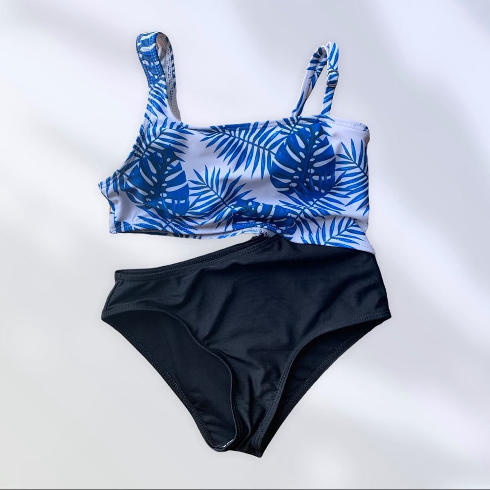 Girls Size 6 One Piece Swimsuit w/ cutout Remove-able Top Pads Adjustable Strap